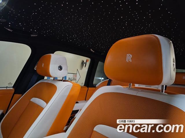 Rolls-Royce Cullinan 2023 — фото 12 из 20