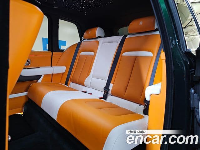 Rolls-Royce Cullinan 2023 — ფოტო 18/20