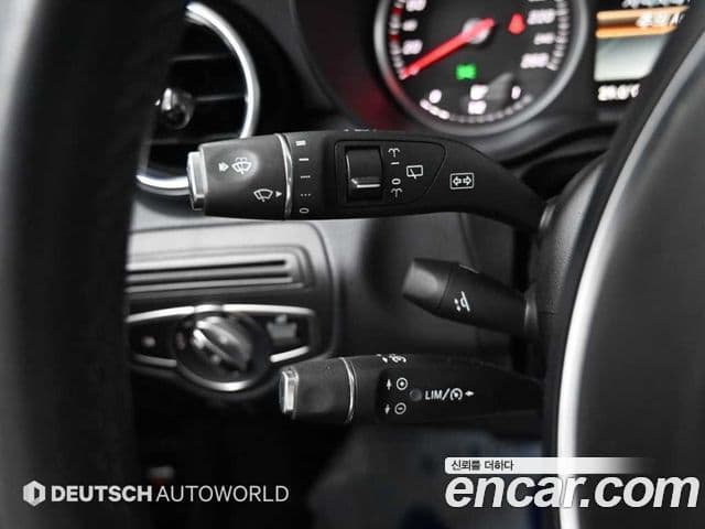 Mercedes-Benz GLC-Class 2018 — Şəkil 17/20