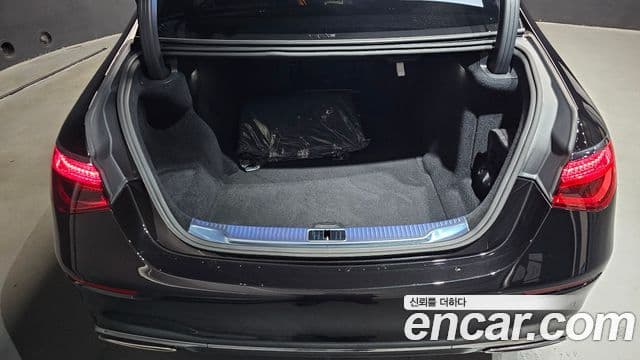 Mercedes-Benz S-Class 2024 — Photo 6/31