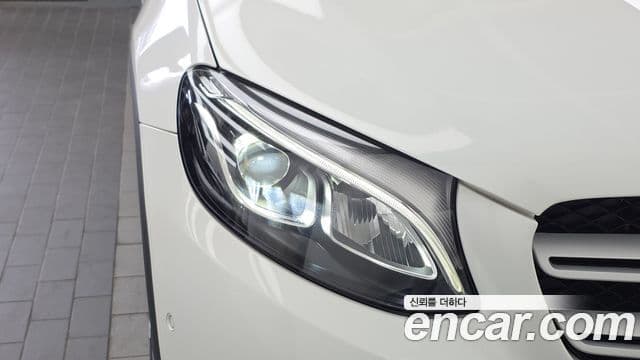 Mercedes-Benz GLC-Class 2018 — Şəkil 29/30