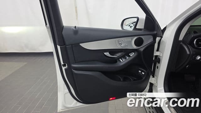 Mercedes-Benz GLC-Class 2018 — Şəkil 26/30