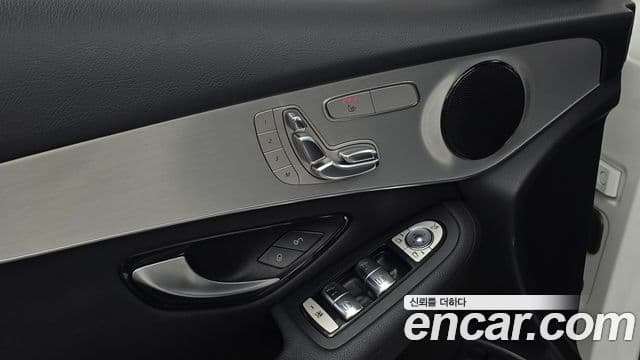 Mercedes-Benz GLC-Class 2018 — Şəkil 17/30
