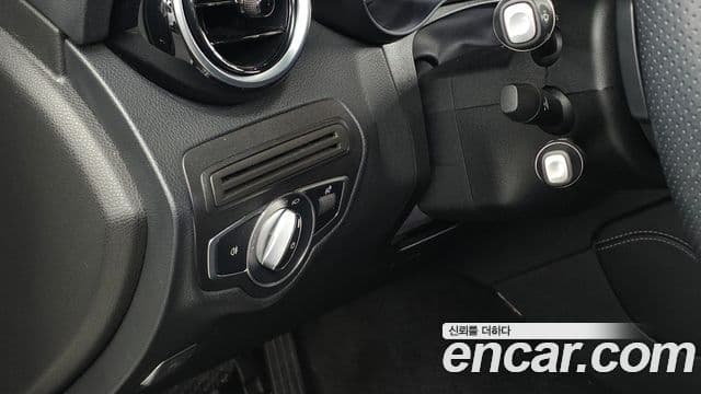 Mercedes-Benz GLC-Class 2018 — Şəkil 28/30