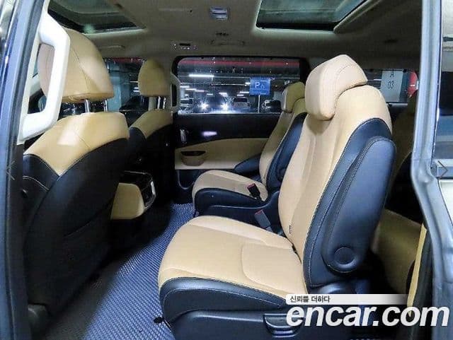 Kia Carnival 2021 — ფოტო 6/20
