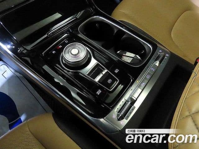Kia Carnival 2021 — ფოტო 12/20