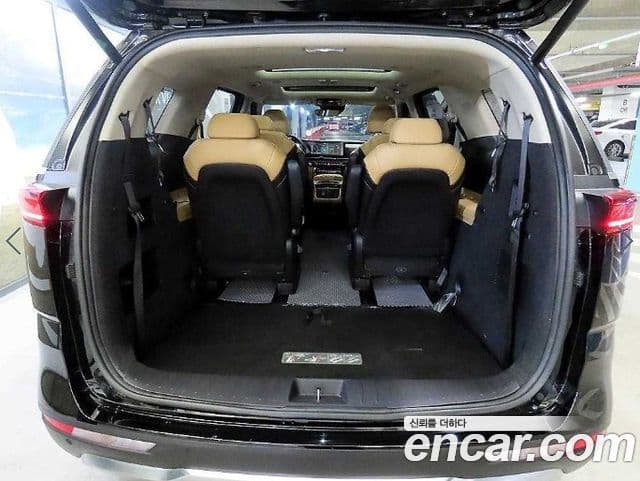 Kia Carnival 2021 — ფოტო 15/20