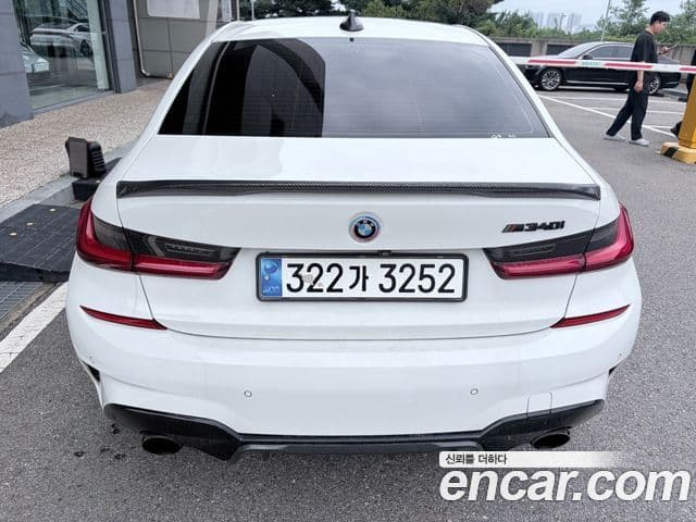 BMW 3 Series 2019 — ფოტო 4/9