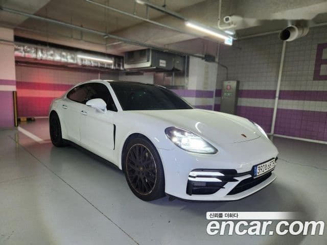 Porsche Panamera 2021 — ფოტო 13/19