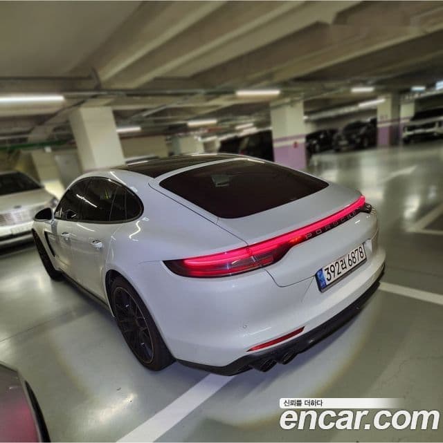 Porsche Panamera 2021 — ფოტო 17/19