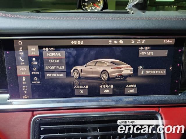 Porsche Panamera 2021 — ფოტო 16/19