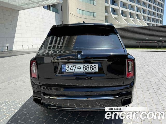Rolls-Royce Cullinan 2023 — ფოტო 4/19