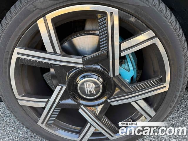 Rolls-Royce Cullinan 2023 — ფოტო 10/19