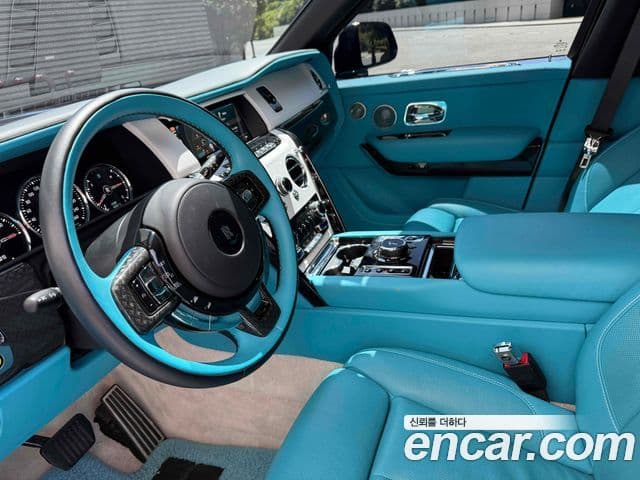 Rolls-Royce Cullinan 2023 — ფოტო 7/19