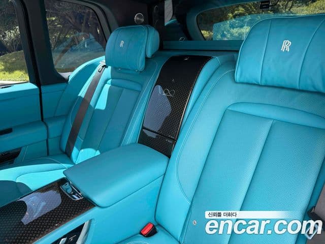 Rolls-Royce Cullinan 2023 — ფოტო 8/19
