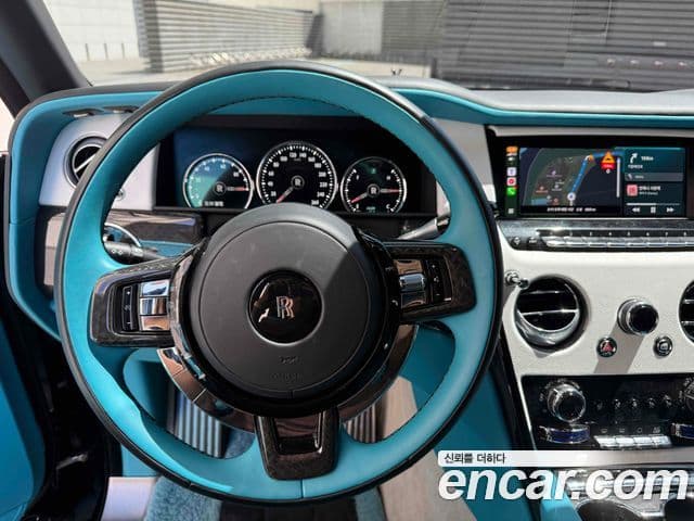 Rolls-Royce Cullinan 2023 — ფოტო 18/19