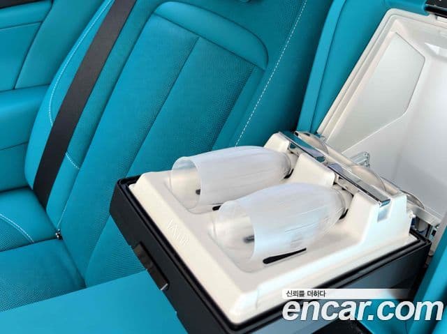 Rolls-Royce Cullinan 2023 — фото 19 из 19