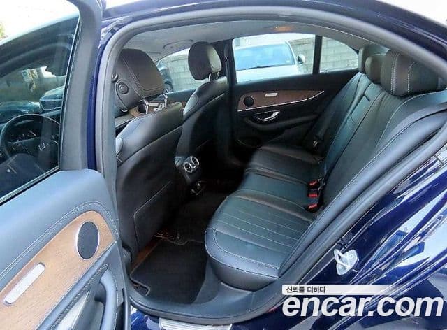 Mercedes-Benz E-Class 2018 — Şəkil 9/20