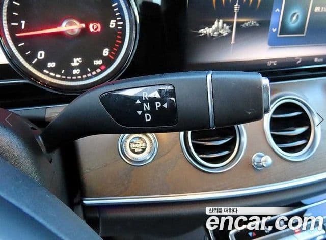Mercedes-Benz E-Class 2018 — Şəkil 14/20