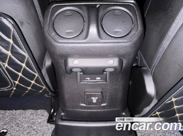 Jeep Wrangler 2019 — Şəkil 14/20