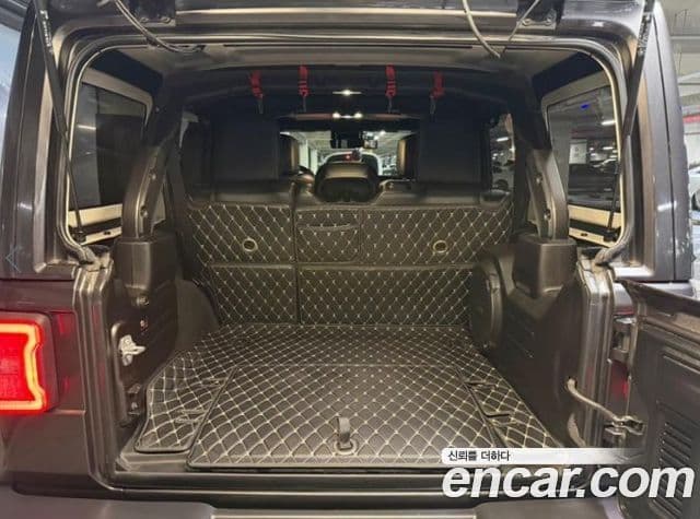 Jeep Wrangler 2019 — Şəkil 18/20