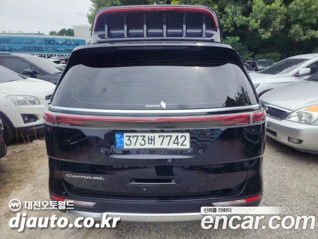 Kia Carnival 2021 — ფოტო 3/16