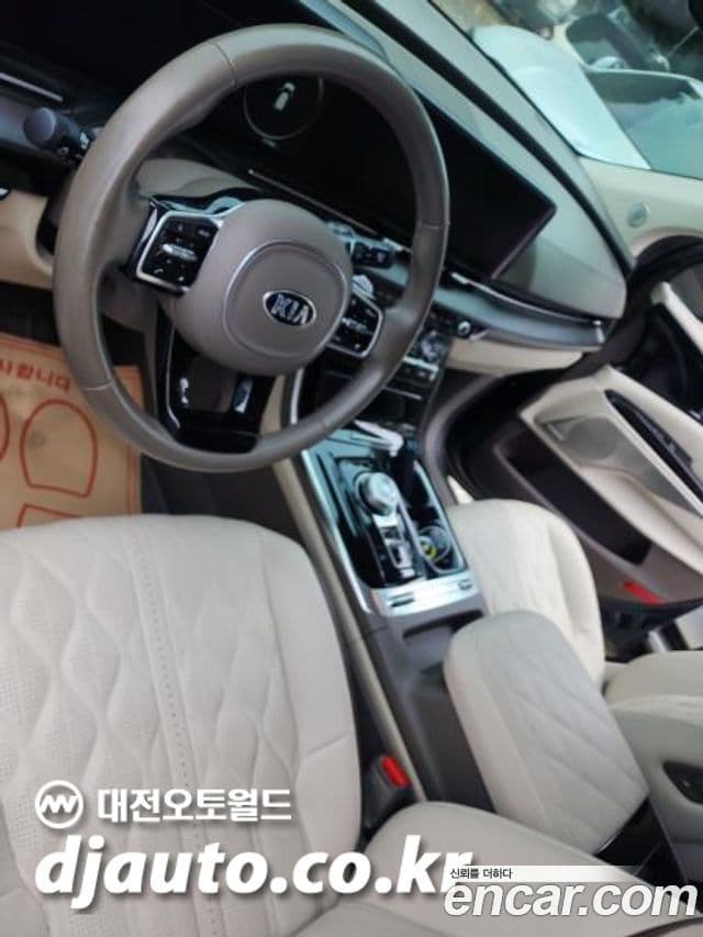 Kia Carnival 2021 — ფოტო 6/16