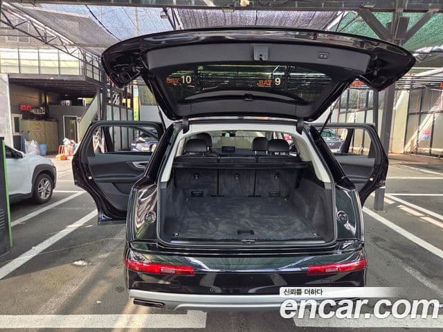 Audi Q7 2019 — Şəkil 18/20