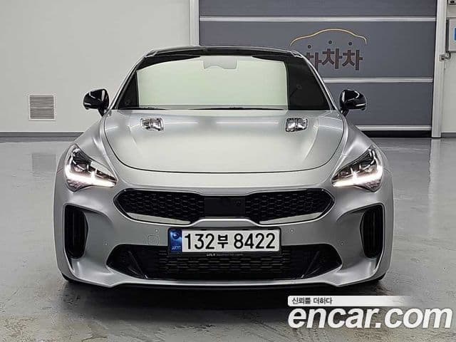 Kia Stinger 2023 — Фото 1/20