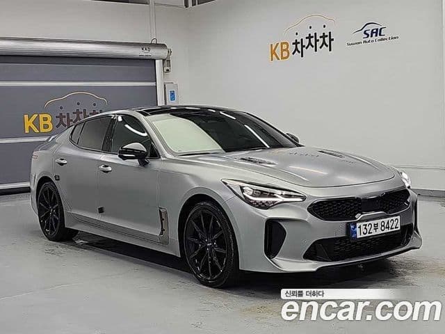 Kia Stinger 2023 — Фото 3/20