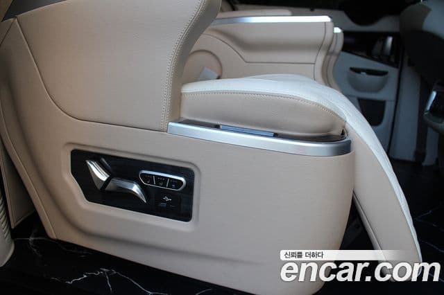 Kia Carnival 2022 — ფოტო 16/20