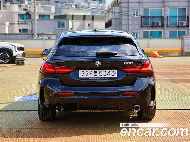 BMW 1 Series 2023 — Şəkil 4/20