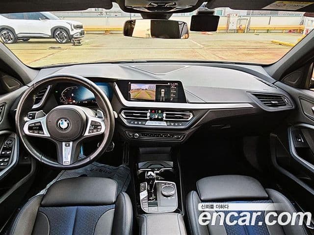 BMW 1 Series 2023 — Şəkil 7/20