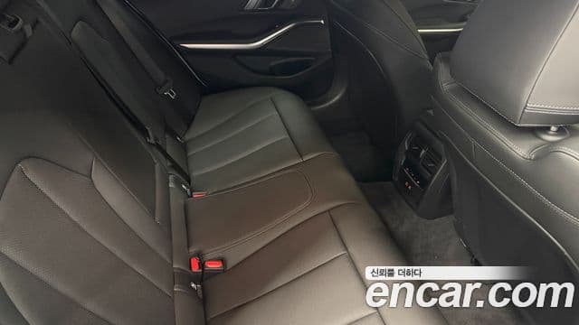 BMW 3 Series 2025 — фото 9 из 20