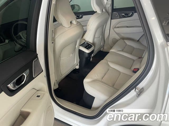 Volvo XC60 2025 — Şəkil 10/20