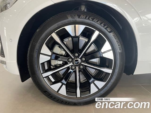 Volvo XC60 2025 — Şəkil 12/20