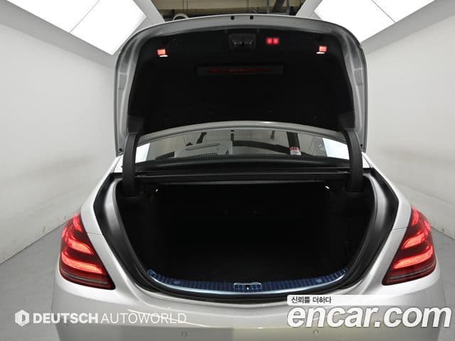 Mercedes-Benz S-Class 2020 — Фото 19/20