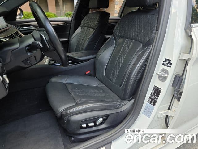 BMW 5 Series 2018 — Şəkil 9/20