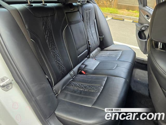 BMW 5 Series 2018 — Şəkil 12/20