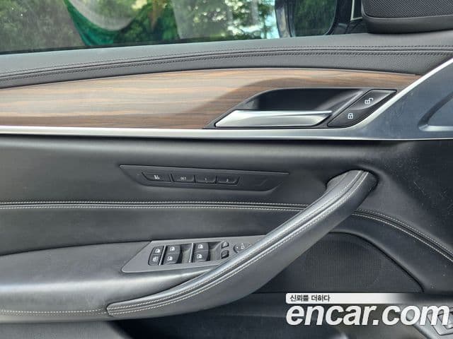 BMW 5 Series 2018 — Şəkil 15/20