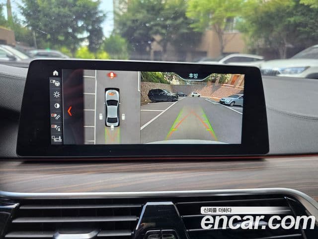 BMW 5 Series 2018 — Şəkil 18/20