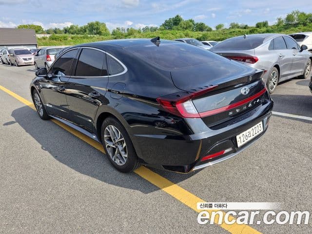 Hyundai Sonata 2022 — ფოტო 5/18