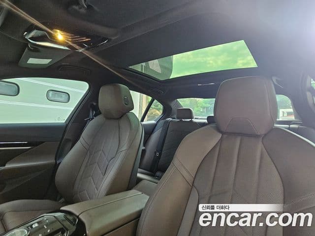 BMW 5 Series 2024 — ფოტო 18/20