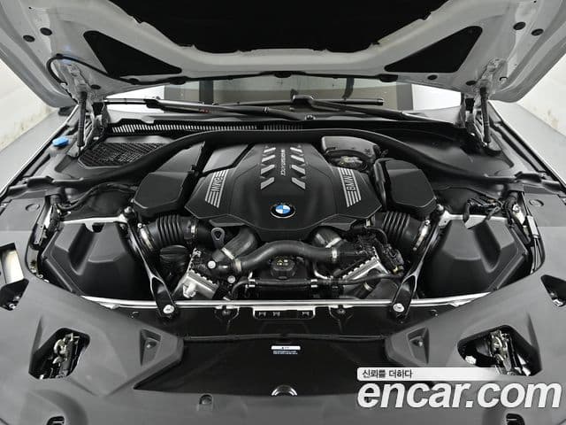 BMW 8 Series 2025 — ფოტო 5/14