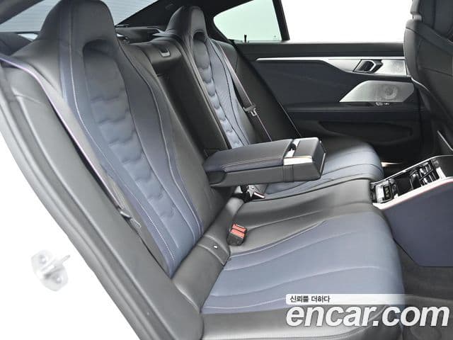 BMW 8 Series 2025 — ფოტო 11/14