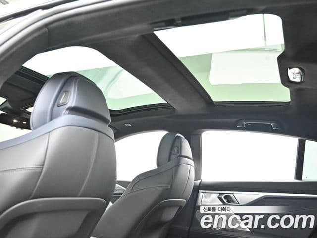 BMW 8 Series 2025 — Şəkil 13/20