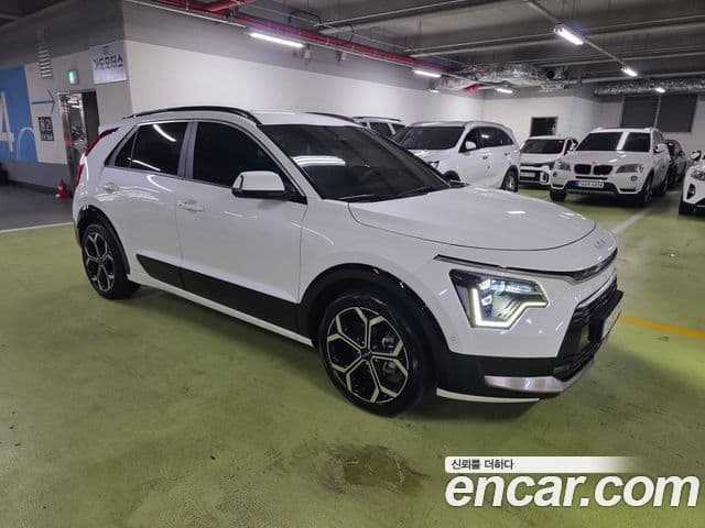 Kia Niro 2023 — ფოტო 2/17