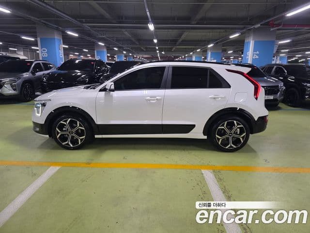 Kia Niro 2023 — ფოტო 4/17