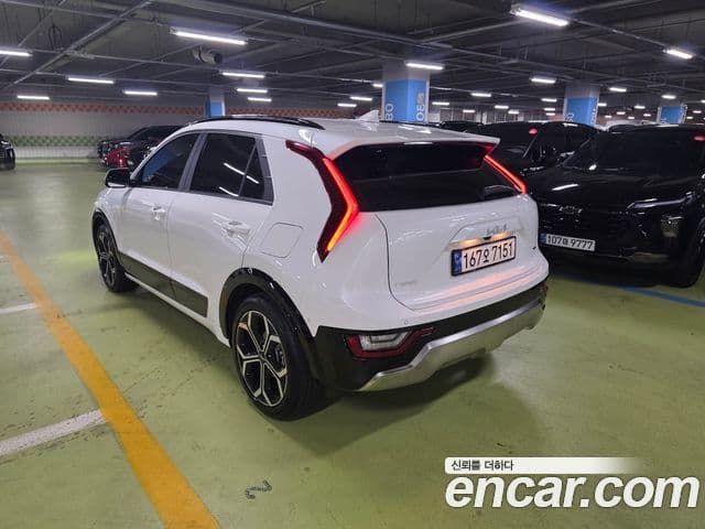 Kia Niro 2023 — ფოტო 5/17