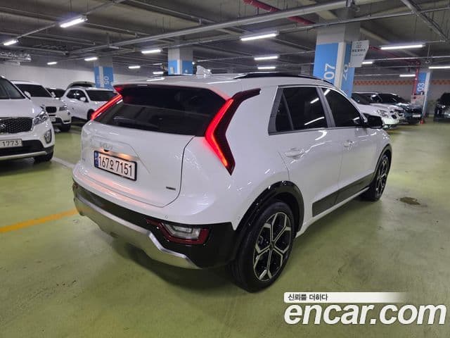Kia Niro 2023 — ფოტო 6/17